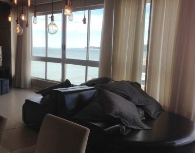 Requintado Frente Mar na Meia Praia