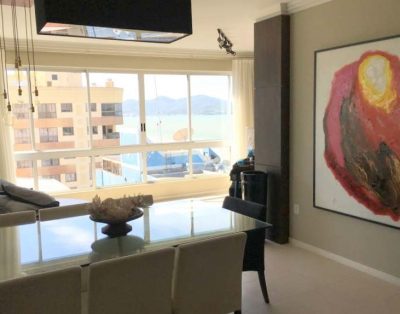 Requintado Frente Mar na Meia Praia