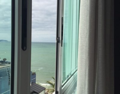 Requintado Frente Mar na Meia Praia