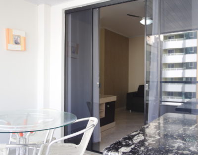 Apartamento na Meia Praia a 200m do Mar