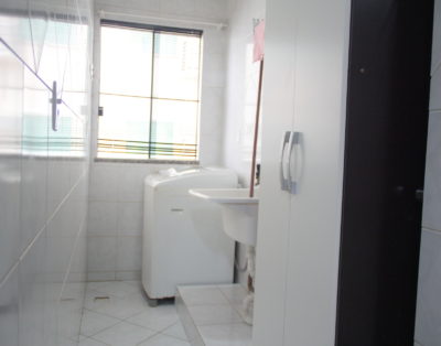 Apartamento na Meia Praia a 200m do Mar