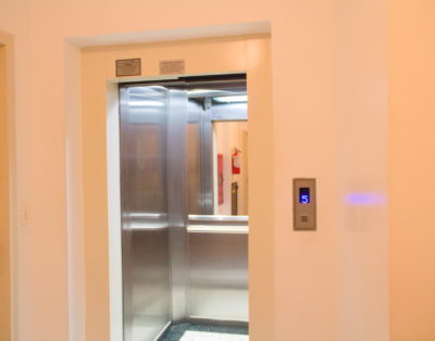 Apartamento na Meia Praia a 200m do Mar