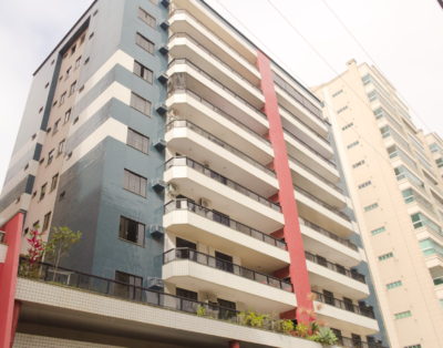 Apartamento na Meia Praia a 200m do Mar