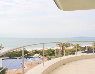 Casa Alto Padrão Frente Mar na Praia do Estaleirinho