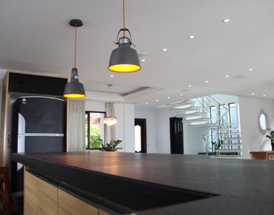 Elegante Casa Alto Padrão Frente Mar na Praia do Estaleirinho