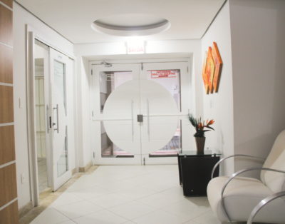Apartamento 03 Dormitórios a 140m do Mar