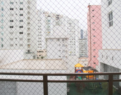 Apartamento 03 Dormitórios a 140m do Mar