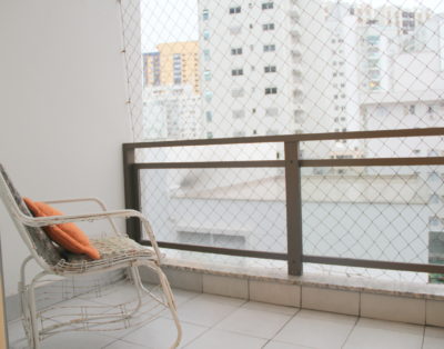 Apartamento 03 Dormitórios a 140m do Mar