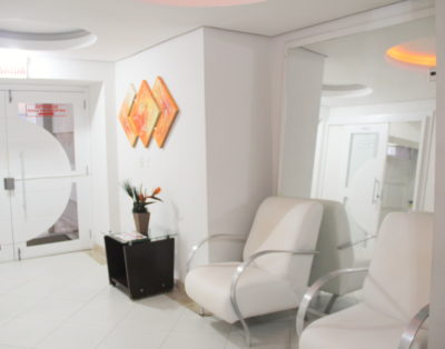 Apartamento 03 Dormitórios a 140m do Mar