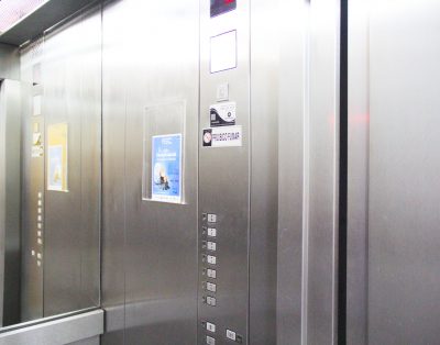 Amplo Apartamento com Suíte e Sacada Vista Mar na Meia Praia