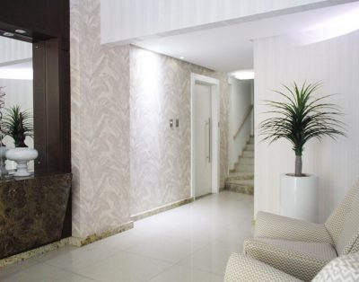 Amplo Apartamento com Suíte e Sacada Vista Mar na Meia Praia