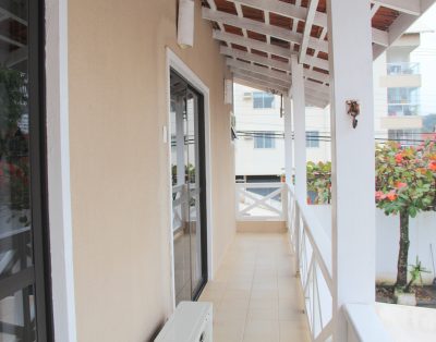 Casa na Praia Brava a Poucos Metros do Mar