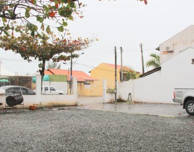Casa na Praia Brava a Poucos Metros do Mar