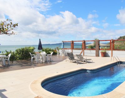 Elegante Casa Alto Padrão Frente Mar na Praia do Estaleirinho