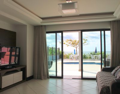 Elegante Casa Alto Padrão Frente Mar na Praia do Estaleirinho