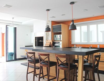 Elegante Casa Alto Padrão Frente Mar na Praia do Estaleirinho