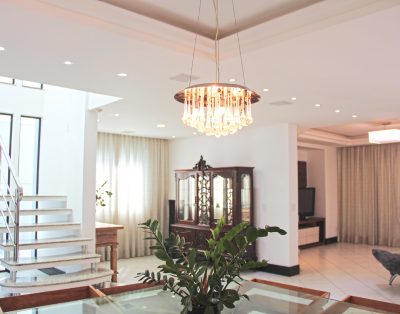 Elegante Casa Alto Padrão Frente Mar na Praia do Estaleirinho