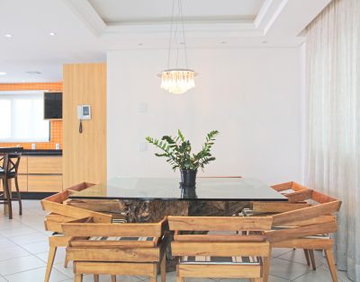 Elegante Casa Alto Padrão Frente Mar na Praia do Estaleirinho