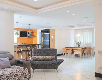 Elegante Casa Alto Padrão Frente Mar na Praia do Estaleirinho