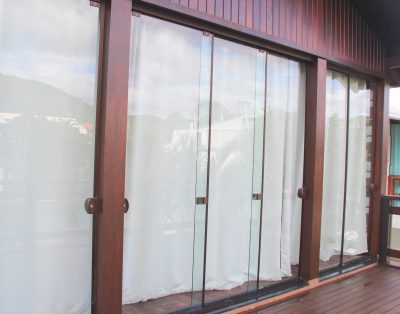 Elegante Casa Alto Padrão Frente Mar na Praia do Estaleirinho