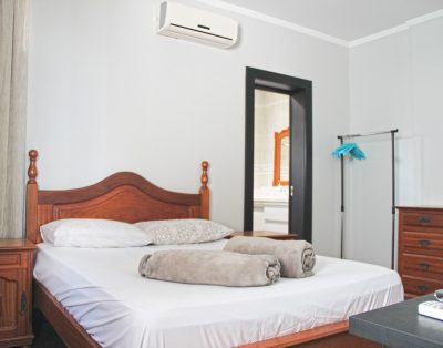 Elegante Casa Alto Padrão Frente Mar na Praia do Estaleirinho