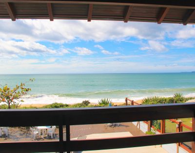 Elegante Casa Alto Padrão Frente Mar na Praia do Estaleirinho