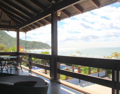 Elegante Casa Alto Padrão Frente Mar na Praia do Estaleirinho