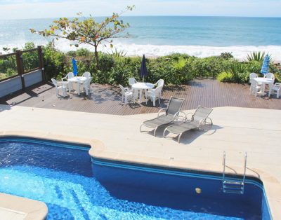 Elegante Casa Alto Padrão Frente Mar na Praia do Estaleirinho