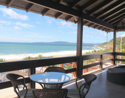 Elegante Casa Alto Padrão Frente Mar na Praia do Estaleirinho