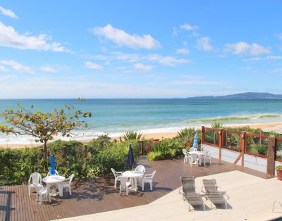Elegante Casa Alto Padrão Frente Mar na Praia do Estaleirinho