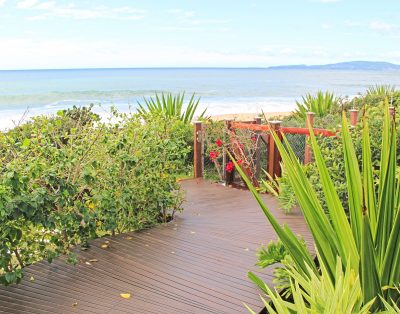 Elegante Casa Alto Padrão Frente Mar na Praia do Estaleirinho
