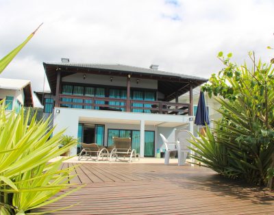 Elegante Casa Alto Padrão Frente Mar na Praia do Estaleirinho