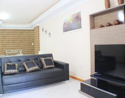 Amplo Apartamento com Suíte e Sacada Vista Mar na Meia Praia