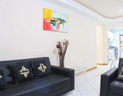 Amplo Apartamento com Suíte e Sacada Vista Mar na Meia Praia