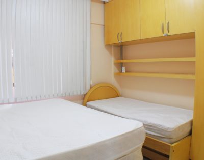 Amplo Apartamento com Suíte e Sacada Vista Mar na Meia Praia