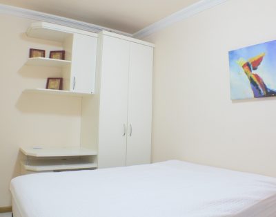 Amplo Apartamento com Suíte e Sacada Vista Mar na Meia Praia