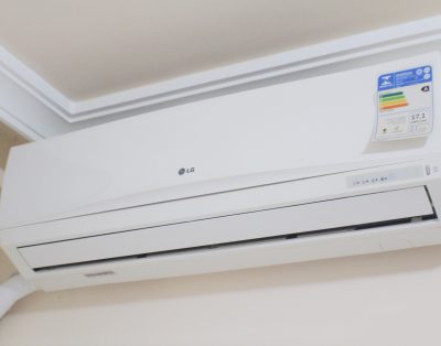 Amplo Apartamento com Suíte e Sacada Vista Mar na Meia Praia