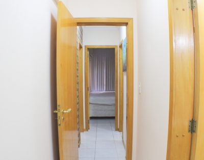 Amplo Apartamento com Suíte e Sacada Vista Mar na Meia Praia