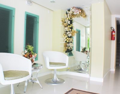 Apartamento com 2 Suítes e Terraço na Meia Praia