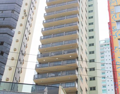 Apartamento em Edifício Frente Mar em Balneário Camboriú