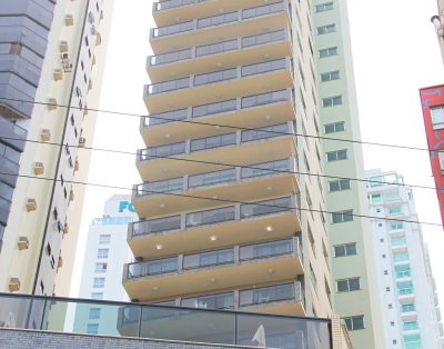 Apartamento em Edifício Frente Mar em Balneário Camboriú