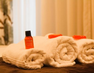 Apartamento com 2 Suítes e Terraço na Meia Praia