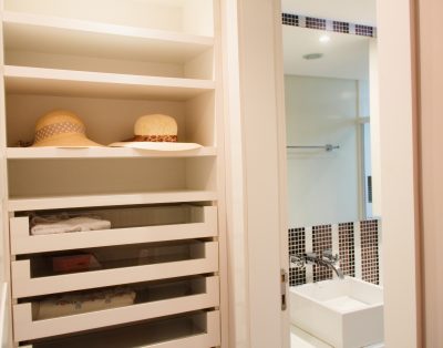 Apartamento com 2 Suítes e Terraço na Meia Praia