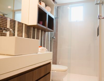 Apartamento com 2 Suítes e Terraço na Meia Praia