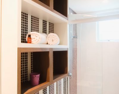 Apartamento com 2 Suítes e Terraço na Meia Praia