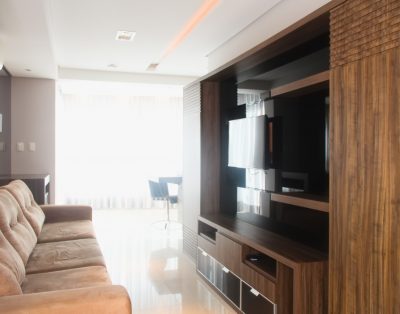 Apartamento com 2 Suítes e Terraço na Meia Praia