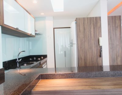 Apartamento com 2 Suítes e Terraço na Meia Praia