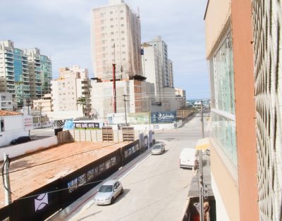 Apartamento com 2 Suítes e Terraço na Meia Praia