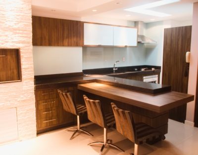 Apartamento com 2 Suítes e Terraço na Meia Praia