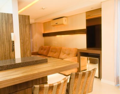 Apartamento com 2 Suítes e Terraço na Meia Praia